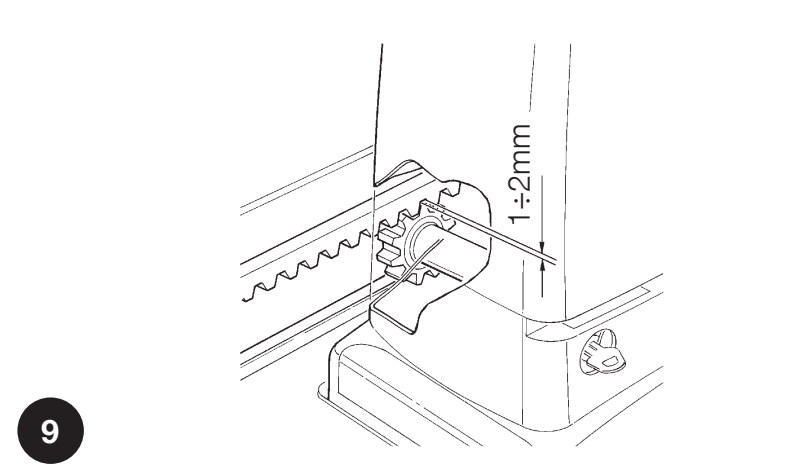 1–2 mm-es hézag a fogasléc és a fogaskerék között