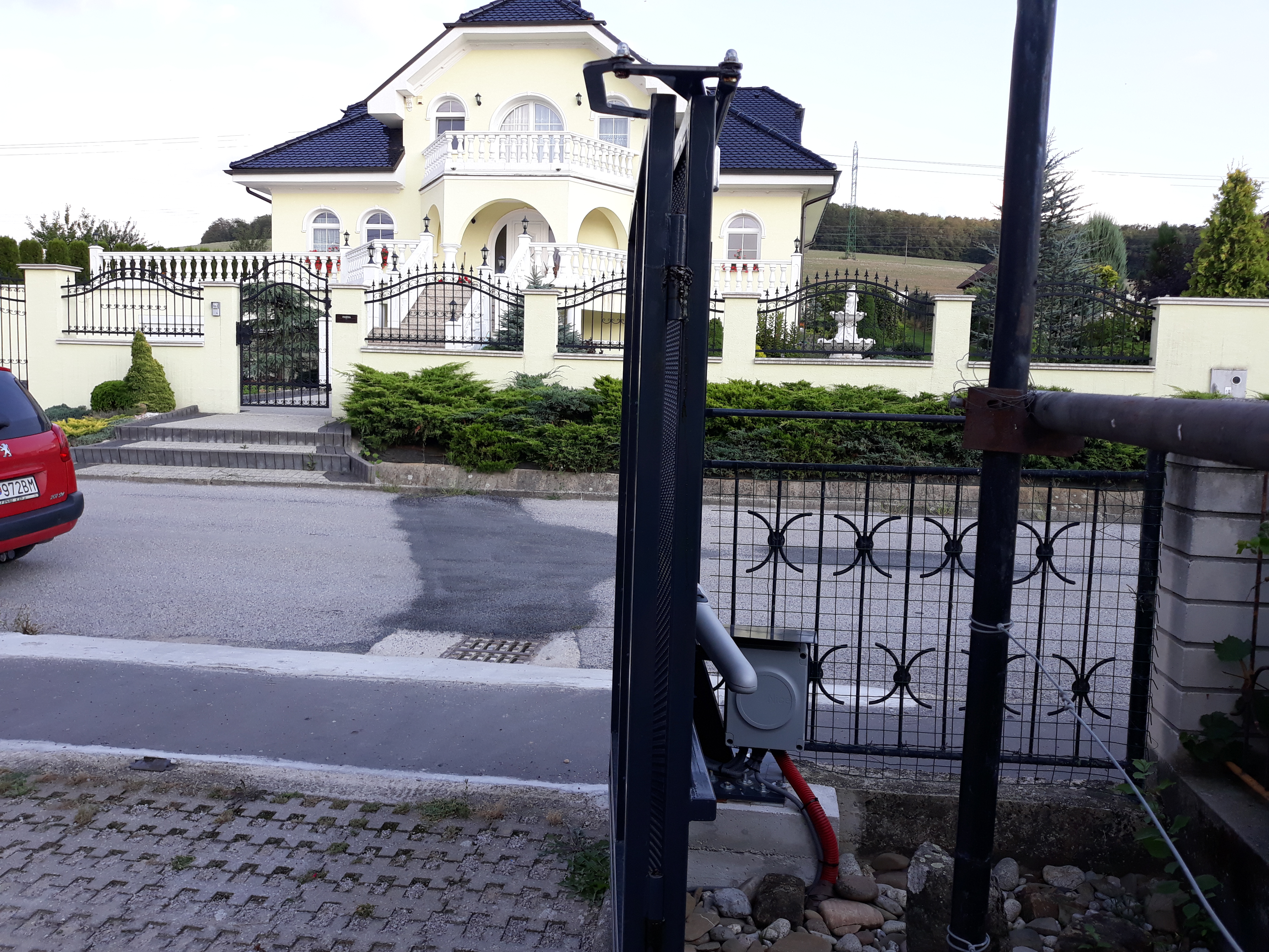 összecsukó mechanizmus